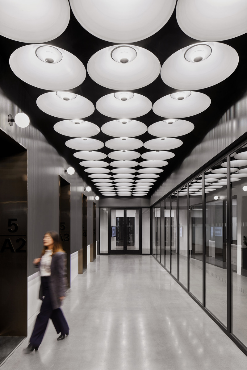 Dossier de presse | 3108-02 - Communiqué de presse | HSBC’s Zero Carbon HQ Recipient of the Architizer A+Awards People’s Choice for Sustainable Commercial Building - M Moser Associates - Design d’intérieur commercial - Crédit photo :  <p class="">Garrett Rowland</p> 