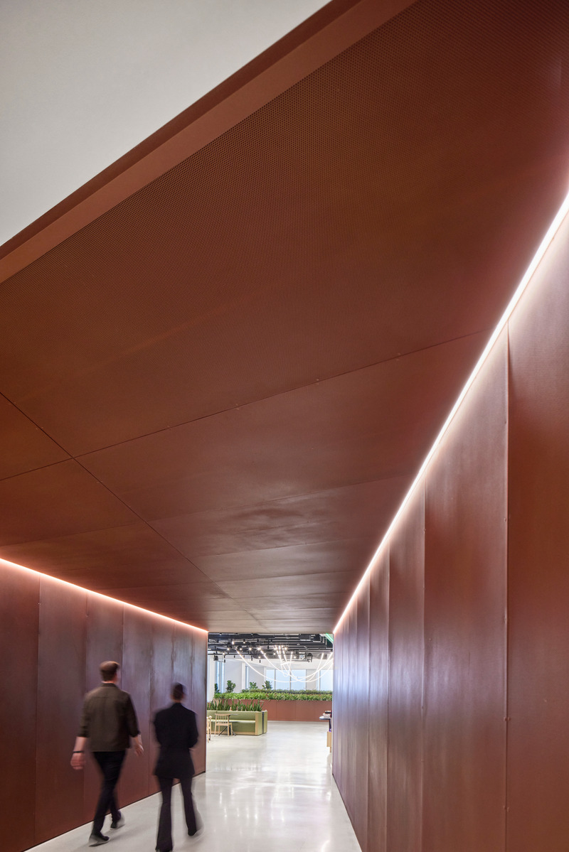 Dossier de presse | 3108-02 - Communiqué de presse | HSBC’s Zero Carbon HQ Recipient of the Architizer A+Awards People’s Choice for Sustainable Commercial Building - M Moser Associates - Design d’intérieur commercial - Crédit photo :  <p class="">Garrett Rowland</p> 
