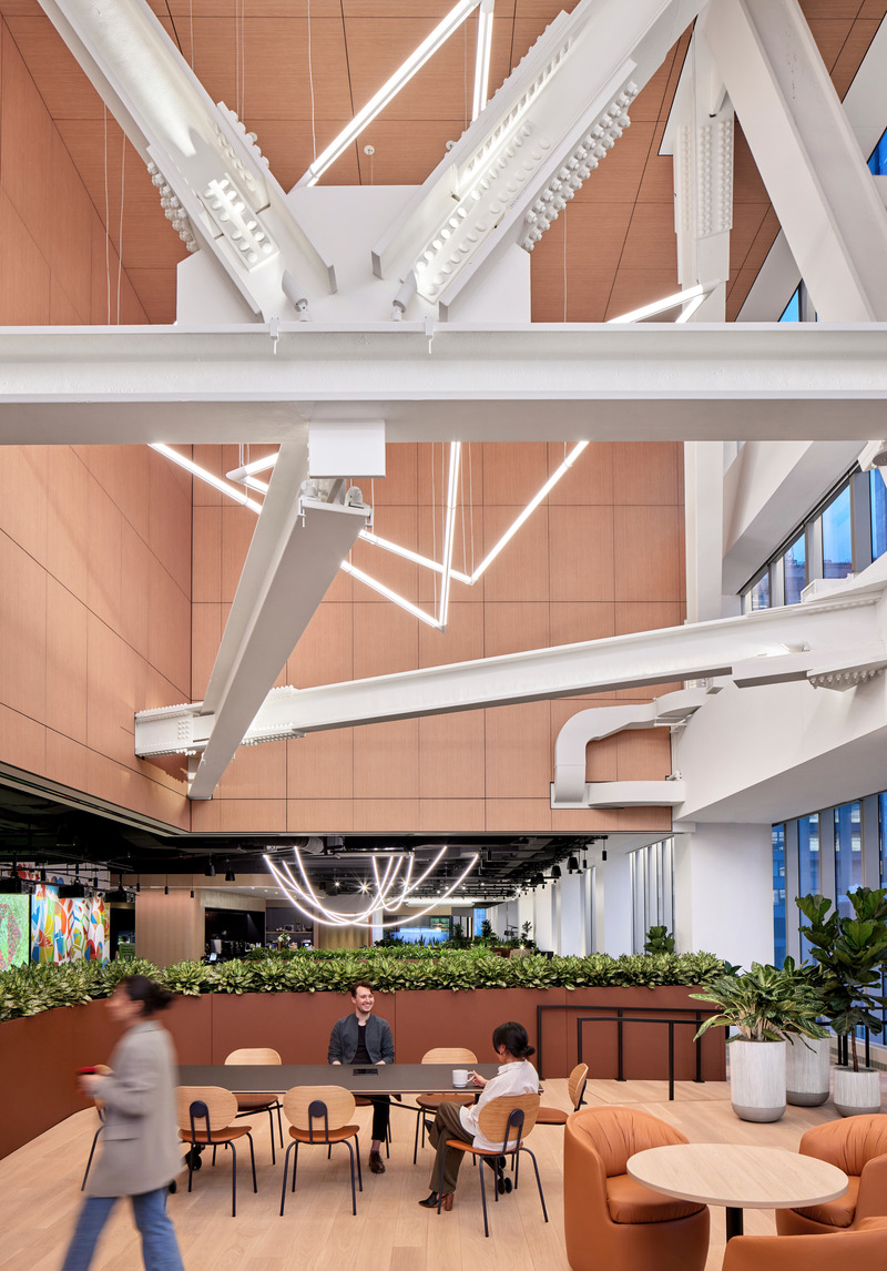 Dossier de presse | 3108-02 - Communiqué de presse | HSBC’s Zero Carbon HQ Recipient of the Architizer A+Awards People’s Choice for Sustainable Commercial Building - M Moser Associates - Design d’intérieur commercial - Crédit photo :  Garrett Rowland 