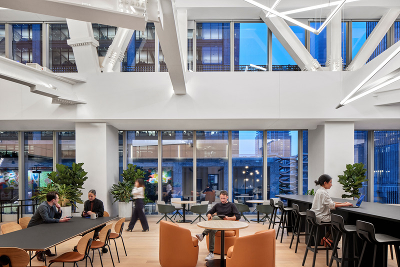 Dossier de presse | 3108-02 - Communiqué de presse | HSBC’s Zero Carbon HQ Recipient of the Architizer A+Awards People’s Choice for Sustainable Commercial Building - M Moser Associates - Design d’intérieur commercial - Crédit photo :  Garrett Rowland 