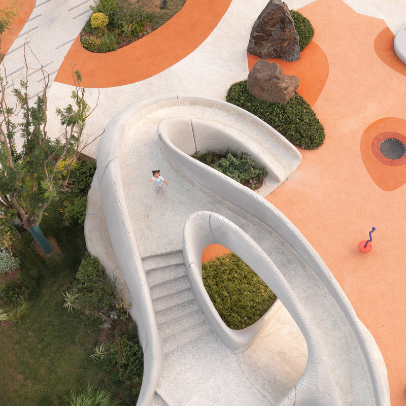 Dossier de presse | 7020-03 - Communiqué de presse | Boulder Park: A 3D Concrete-Printed Playground - XISUI Design - Architecture de paysage - Aerial View of the Main Installation - Crédit photo : Zhou Sheng, CHENIN Visual, 2024