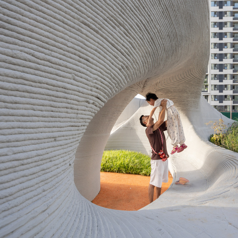 Dossier de presse | 7020-03 - Communiqué de presse | Boulder Park: A 3D Concrete-Printed Playground - XISUI Design - Architecture de paysage - Shade and Seating Areas Formed at the Bottom - Crédit photo : Zhou Sheng, CHENIN Visual, 2024
