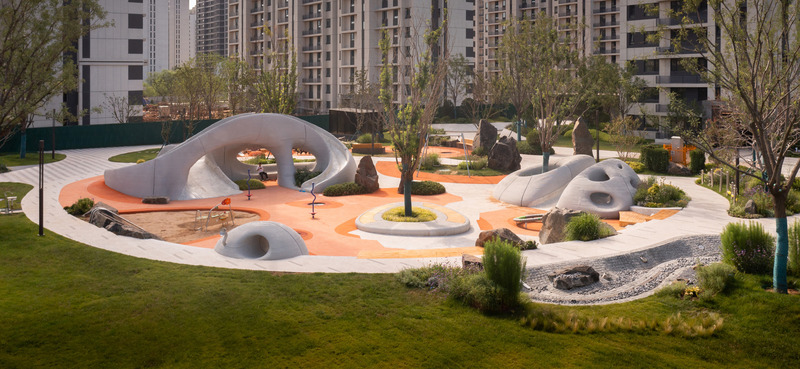 Dossier de presse | 7020-03 - Communiqué de presse | Boulder Park: A 3D Concrete-Printed Playground - XISUI Design - Architecture de paysage - Several 3D-printed Concrete Installations Integrated into the Landscape, Forming the Main Visual Contours of the Space - Crédit photo : Zhou Sheng, CHENIN Visual, 2024