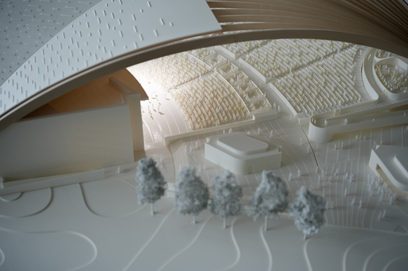 Dossier de presse | 2197-02 - Communiqué de presse | PNE Amphitheatre / Freedom Mobile Arch - Revery Architecture - Architecture commerciale - 1:200 model envisioning atmosphere under the roof - Crédit photo : Revery