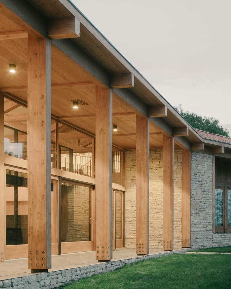 Dossier de presse | 7716-01 - Communiqué de presse | Maison privée à Tvaladi : une alliance entre matériaux traditionnels et design contemporain - NS STUDIO - Architecture résidentielle - Crédit photo : Grigory Sokolinsky 