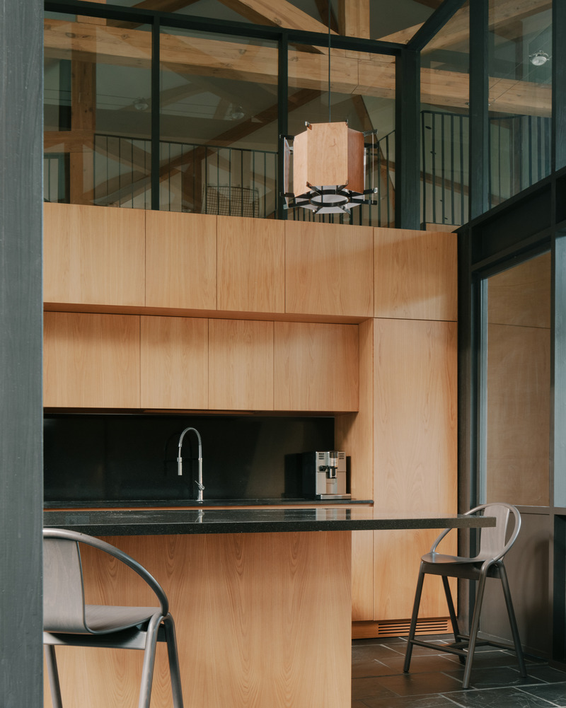 Dossier de presse | 7716-01 - Communiqué de presse | Maison privée à Tvaladi : une alliance entre matériaux traditionnels et design contemporain - NS STUDIO - Architecture résidentielle - Crédit photo : Grigory Sokolinsky 