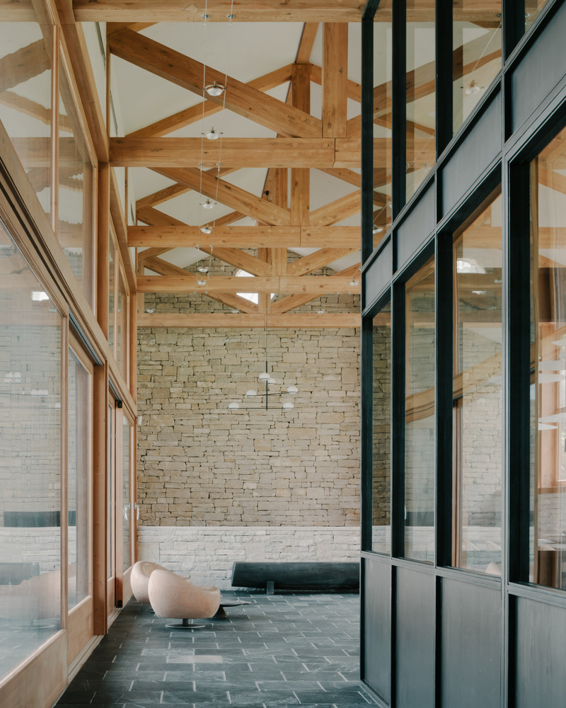 Dossier de presse | 7716-01 - Communiqué de presse | Maison privée à Tvaladi : une alliance entre matériaux traditionnels et design contemporain - NS STUDIO - Architecture résidentielle - Crédit photo : Grigory Sokolinsky 