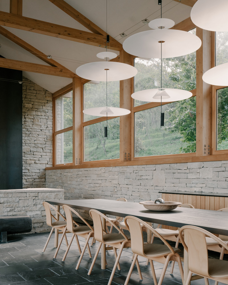 Dossier de presse | 7716-01 - Communiqué de presse | Maison privée à Tvaladi : une alliance entre matériaux traditionnels et design contemporain - NS STUDIO - Architecture résidentielle - Crédit photo : Grigory Sokolinsky 