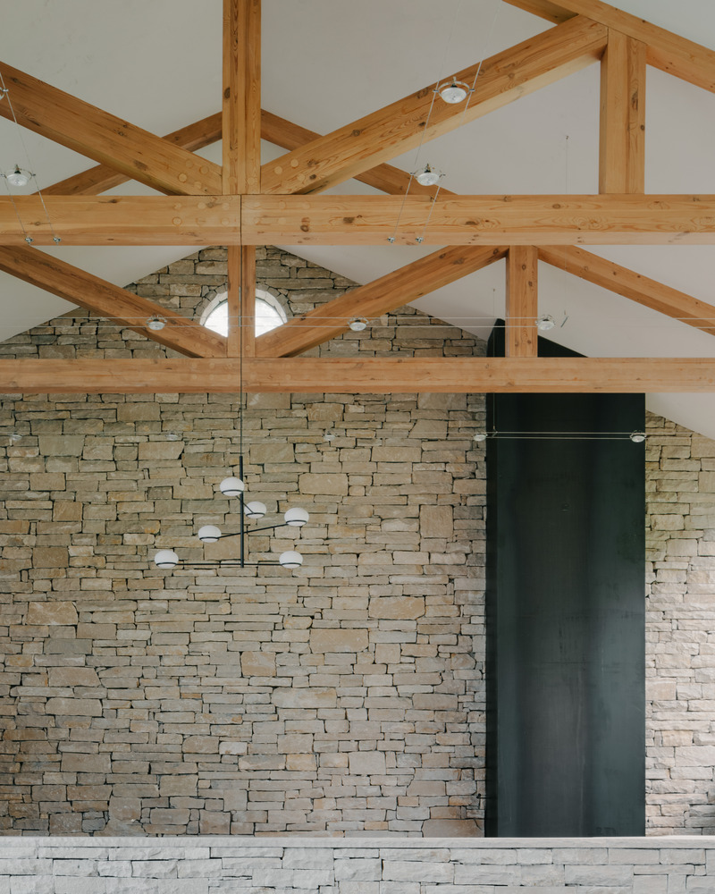 Dossier de presse | 7716-01 - Communiqué de presse | Maison privée à Tvaladi : une alliance entre matériaux traditionnels et design contemporain - NS STUDIO - Architecture résidentielle - Crédit photo : Grigory Sokolinsky 