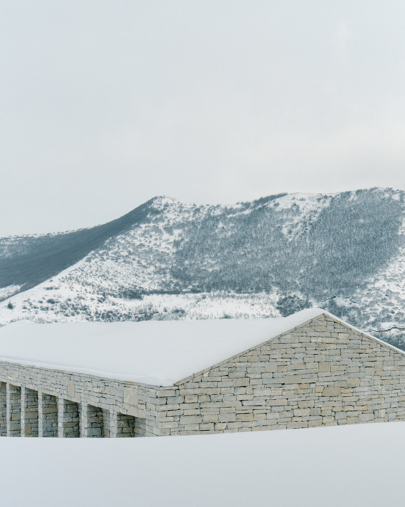 Dossier de presse | 7716-01 - Communiqué de presse | Maison privée à Tvaladi : une alliance entre matériaux traditionnels et design contemporain - NS STUDIO - Architecture résidentielle - Crédit photo : Grigory Sokolinsky 
