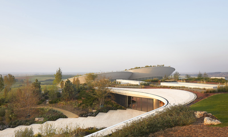 Dossier de presse | 5224-01 - Communiqué de presse | Sauska Tokaj Winery - BORD Architectural Studio - Architecture commerciale - Crédit photo : Hufton+Crow 