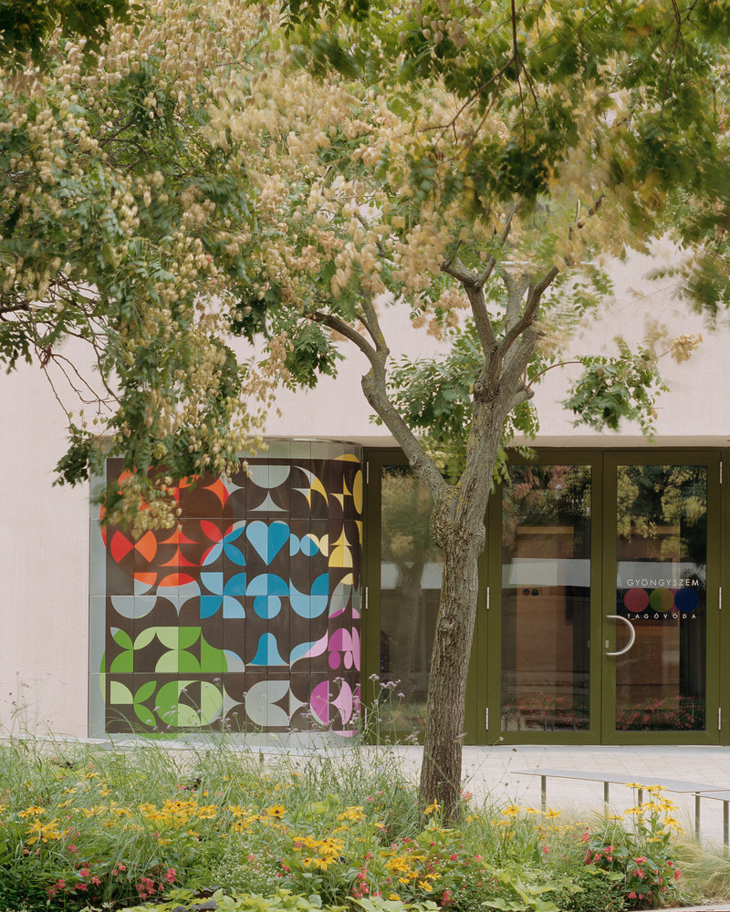 Dossier de presse | 7746-01 - Communiqué de presse | Gyöngyszem Kindergarten - Archikon Architects - Architecture institutionnelle - Gyöngyszem Kindergarten, Archikon Architects - Crédit photo : Balázs Danyi