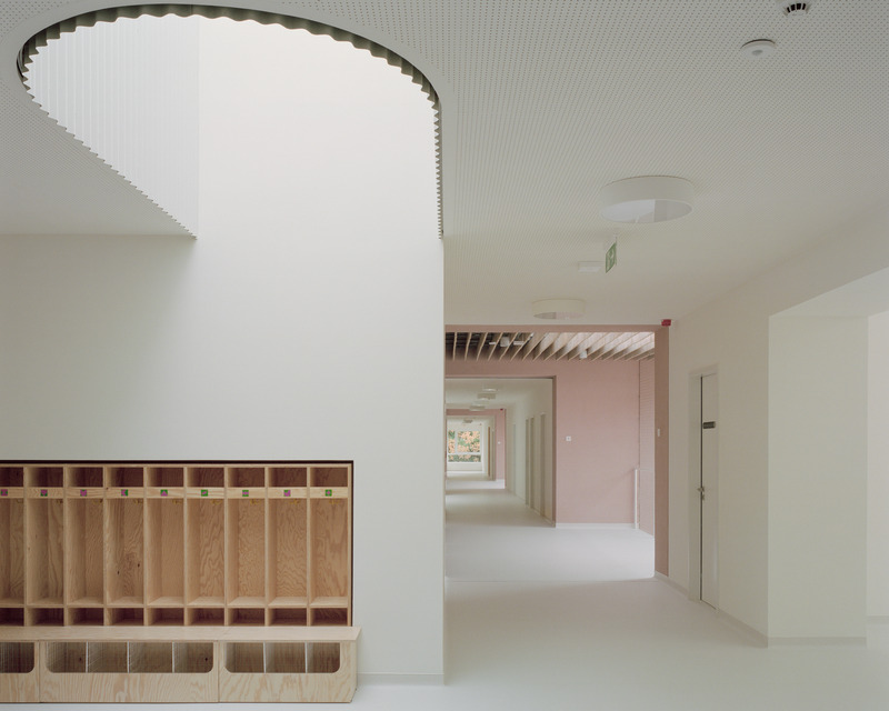 Dossier de presse | 7746-01 - Communiqué de presse | Gyöngyszem Kindergarten - Archikon Architects - Architecture institutionnelle - Gyöngyszem Kindergarten, Archikon Architects - Crédit photo : Balázs Danyi