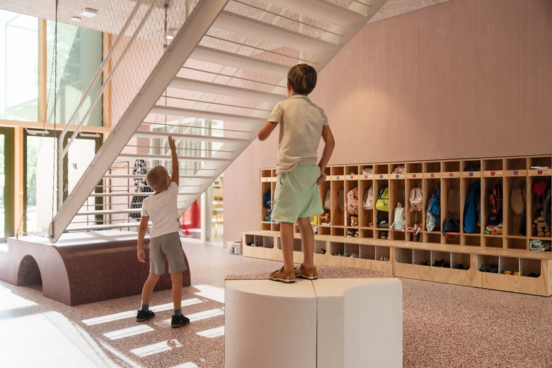 Dossier de presse | 7746-01 - Communiqué de presse | Gyöngyszem Kindergarten - Archikon Architects - Architecture institutionnelle - Gyöngyszem Kindergarten, Archikon Architects - Crédit photo : Balázs Koch