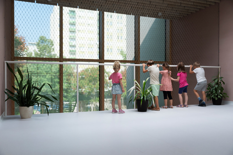Dossier de presse | 7746-01 - Communiqué de presse | Gyöngyszem Kindergarten - Archikon Architects - Architecture institutionnelle - Gyöngyszem Kindergarten, Archikon Architects - Crédit photo : Balázs Koch