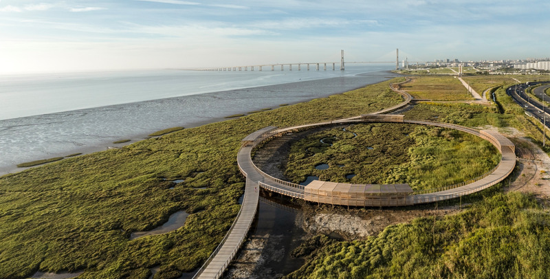 Dossier de presse | 7722-01 - Communiqué de presse | Bord de Rivière de Loures - Topiaris - Architecture de paysage - Architecture de paysage - Crédit photo : Artur Carvalho &amp; João Guimarães