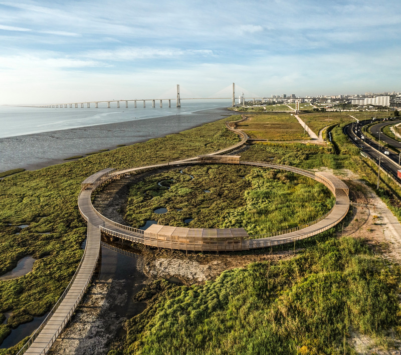 Dossier de presse | 7722-01 - Communiqué de presse | Bord de Rivière de Loures - Topiaris - Architecture de paysage - Architecture de paysage - Crédit photo : Artur Carvalho &amp; João Guimarães