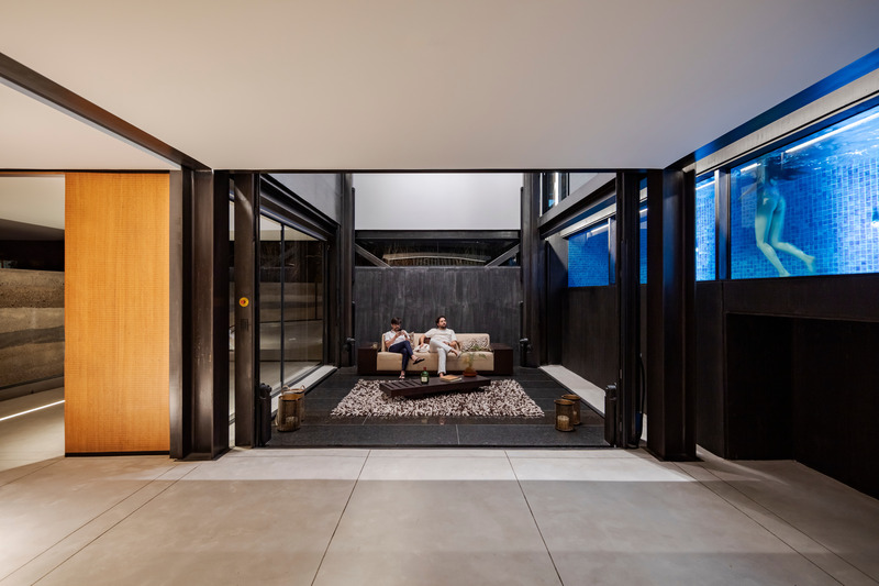Dossier de presse | 5659-02 - Communiqué de presse | A House in the Andes - Correa+Fatehi | ODD - Architecture résidentielle -  Elevator platform- first floor - Crédit photo :  Photo credit: Bicubik 