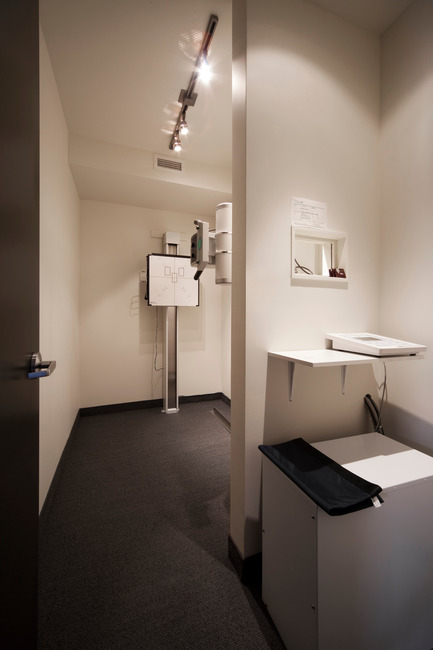 Dossier de presse | 825-01 - Communiqué de presse | Ouverture de la nouvelle Multiclinique Parc santé - Multiclinique Parc santé - Design d’intérieur institutionnel - Crédit photo : Steve Montpetit
