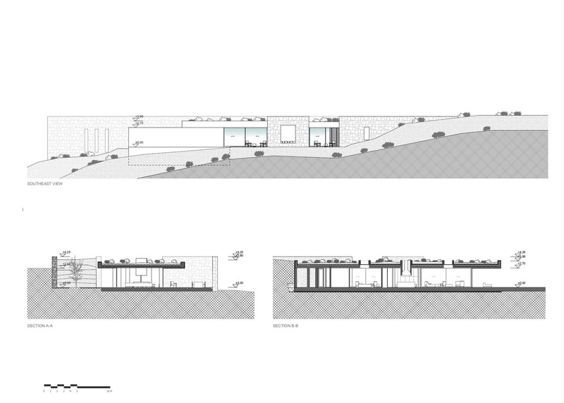 Dossier de presse | 7735-01 - Communiqué de presse | « Horizon House » - ONUS Architecture Studio - Architecture résidentielle - Élévation sud-est et coupes transversales montrant l’intégration de la résidence dans la pente naturelle et la stratification entre espaces intérieurs, terre et toiture végétalisée. - Crédit photo : ONUS Architecture Studio