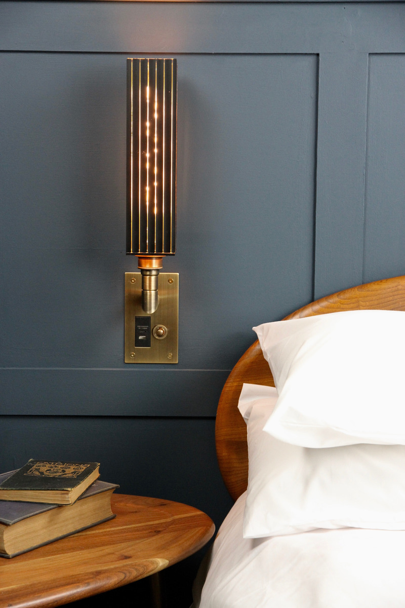 Press kit | 2651-05 - Press release | New Finishes are Introduced for the Focus SB Ambassador Wall Light - Focus SB® - Lighting Design -  <p>Ambassador Wall Light, reeded black and gold shade. Designed in collaboration with Gwyn Carless at The Light Yard.</p>  - Photo credit:  <p>Photography: Gwyn Carless at The Light Yard</p> 
