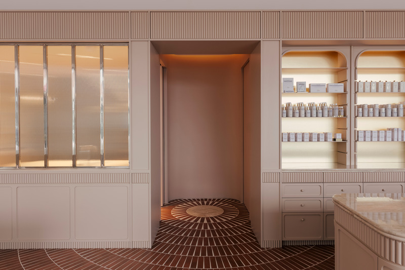 Press kit | 6188-01 - Press release | Living Beauty Retail Space and Treatment Spa - ODAMI - Commercial Interior Design - View of the spa access from the retail space - Photo credit: John Alunan
