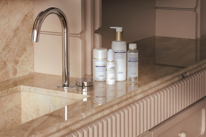 Press kit | 6188-01 - Press release | Living Beauty Retail Space and Treatment Spa - ODAMI - Commercial Interior Design - Breccia Oniciata marble counters<br>with a double bullnose edge elevate a rich<br>palette of orange, clay, and pink.<br> - Photo credit: John Alunan