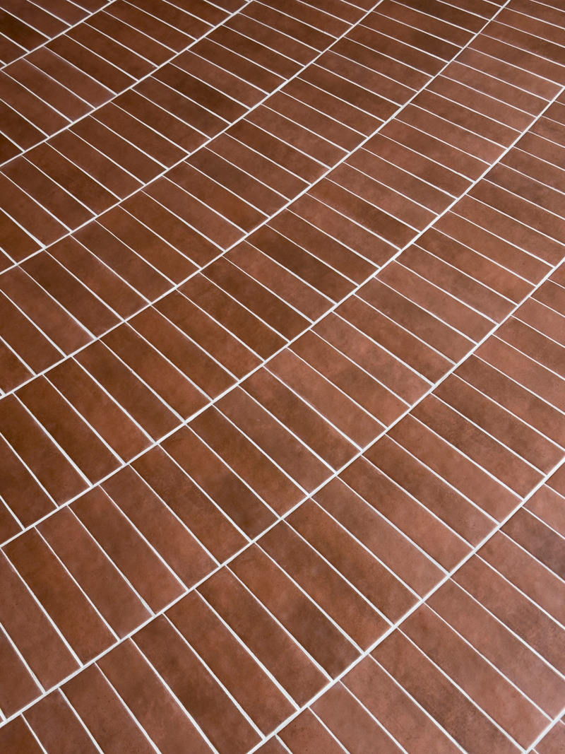 Press kit | 6188-01 - Press release | Living Beauty Retail Space and Treatment Spa - ODAMI - Commercial Interior Design - Terracotta-toned porcelain<br>tiles stretch the shop in a singular radial<br>pattern, alluding to a traditional material in a<br>contemporary format.<br> - Photo credit: John Alunan
