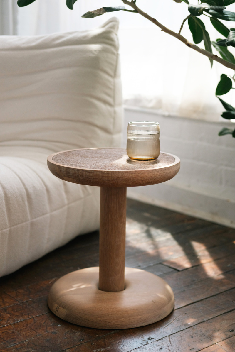 Dossier de presse | 7754-01 - Communiqué de presse | Common Object Studio: Designing for a Regenerative Future — AZ Awards Emerging Design Firm - Common Object Studio - Design industriel - Numero Table with fully natural wool felt - Crédit photo : Emma Mattson
