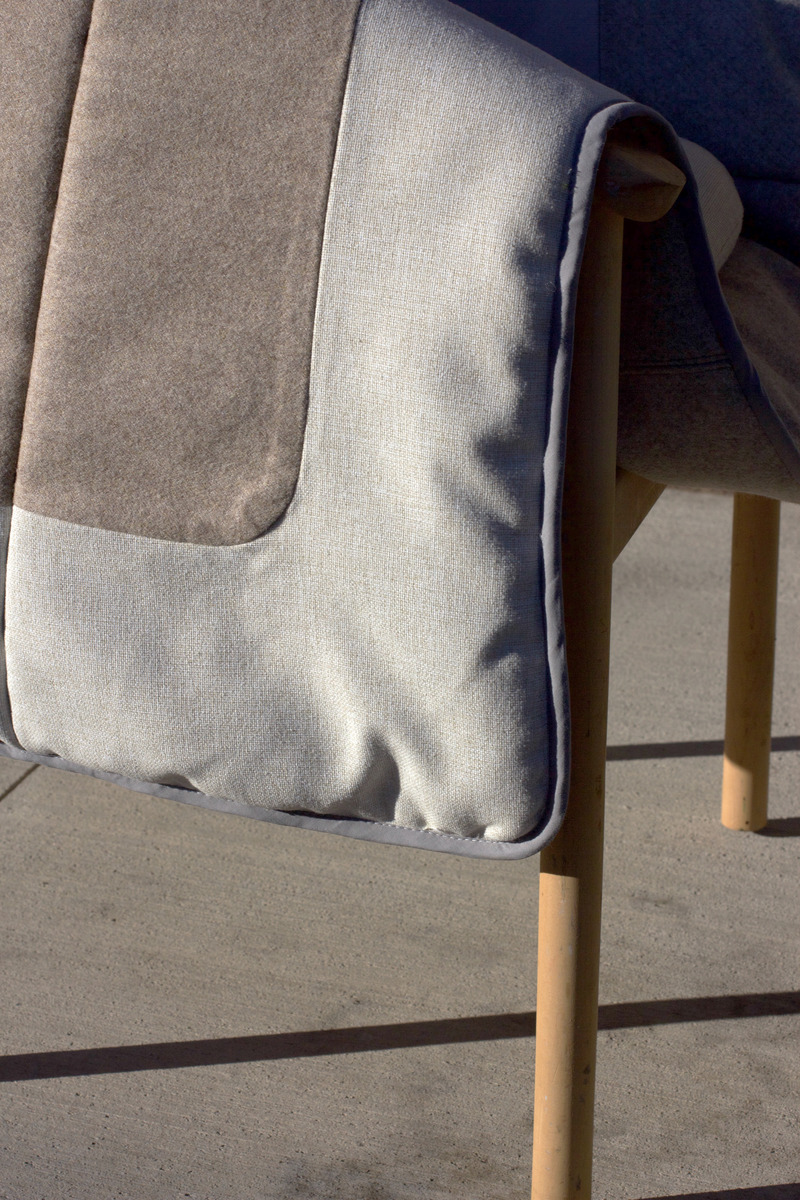 Dossier de presse | 7754-01 - Communiqué de presse | Common Object Studio: Designing for a Regenerative Future — AZ Awards Emerging Design Firm - Common Object Studio - Design industriel - Strata - Upcycled fabric on Upcycled Frame - Crédit photo : Fernando Ramirez