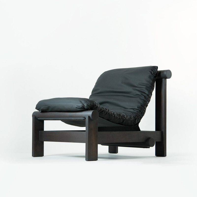 Dossier de presse | 7754-01 - Communiqué de presse | Common Object Studio: Designing for a Regenerative Future — AZ Awards Emerging Design Firm - Common Object Studio - Design industriel - Terra Lounge in NFW Bio-based Mirum Leather - Crédit photo : Justin Beitzel
