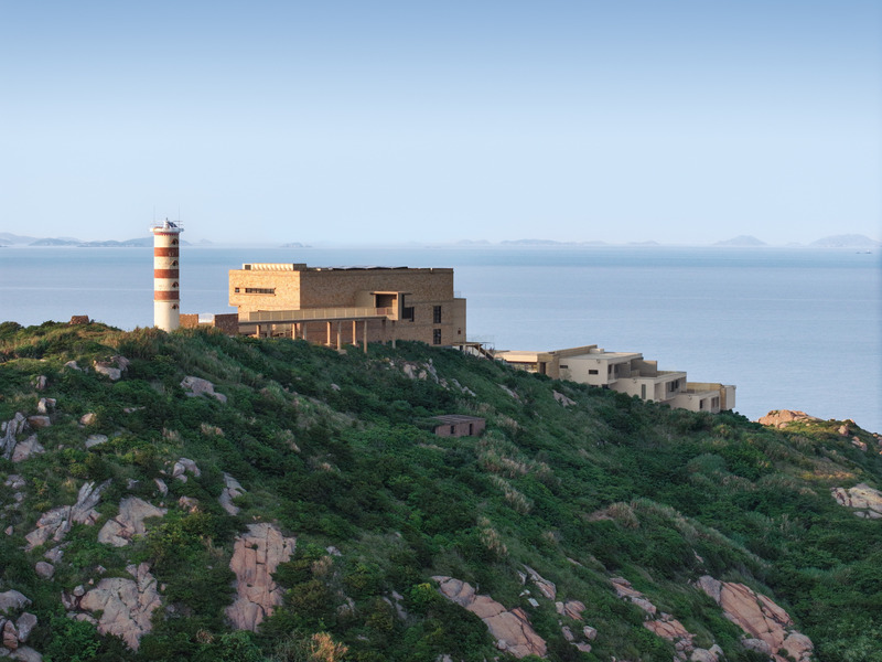 Dossier de presse | 7168-01 - Communiqué de presse | Between Rocks and Rollers: The Island Coastal Hotel - WJ STUDIO - Architecture commerciale - Crédit photo : Tian Fangfang