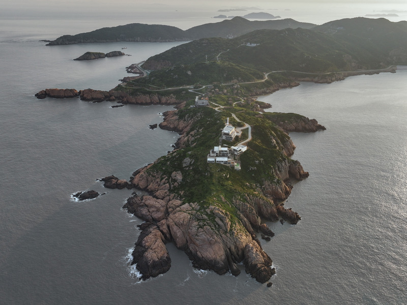 Dossier de presse | 7168-01 - Communiqué de presse | Between Rocks and Rollers: The Island Coastal Hotel - WJ STUDIO - Architecture commerciale - Crédit photo : Tian Fangfang
