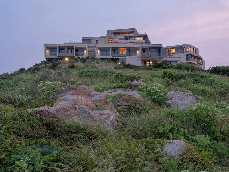 Dossier de presse | 7168-01 - Communiqué de presse | Between Rocks and Rollers: The Island Coastal Hotel - WJ STUDIO - Architecture commerciale - Crédit photo : Tian Fangfang