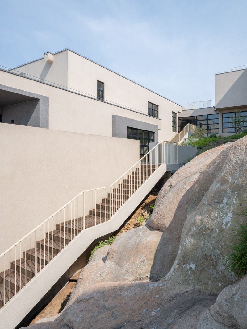 Dossier de presse | 7168-01 - Communiqué de presse | Between Rocks and Rollers: The Island Coastal Hotel - WJ STUDIO - Architecture commerciale - Crédit photo : Tian Fangfang