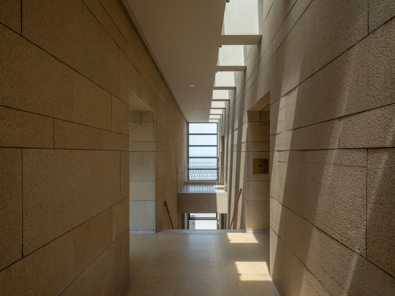Dossier de presse | 7168-01 - Communiqué de presse | Between Rocks and Rollers: The Island Coastal Hotel - WJ STUDIO - Architecture commerciale - Interior Design SZ-Architects - Crédit photo : Tian Fangfang