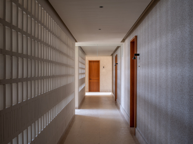 Dossier de presse | 7168-01 - Communiqué de presse | Between Rocks and Rollers: The Island Coastal Hotel - WJ STUDIO - Architecture commerciale - Interior Design SZ-Architects - Crédit photo : Tian Fangfang