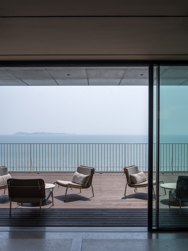 Dossier de presse | 7168-01 - Communiqué de presse | Between Rocks and Rollers: The Island Coastal Hotel - WJ STUDIO - Architecture commerciale - Interior Design SZ-Architects - Crédit photo : Tian Fangfang