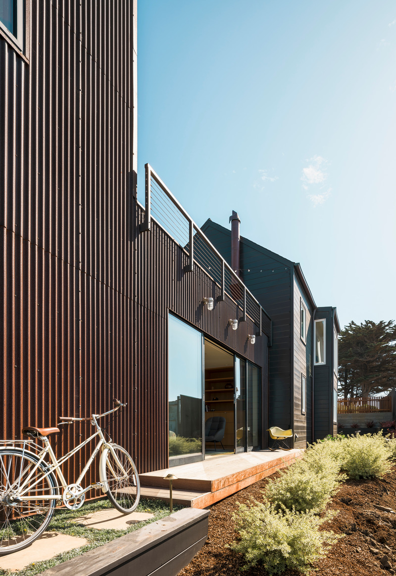 Press kit | 2757-56 - Press release | Malcolm Davis Architecture Evolves into MDa Studios - MDa Studios - Residential Architecture - <p> Pacifica Residence:</p><p style=""><br style=""></p><p class="">Gut renovation and expansion of a Pacifica fishing home, making the best use of its throughlot and views of the Pacific Ocean.</p><p> </p> - Photo credit:  Joe Fletcher 