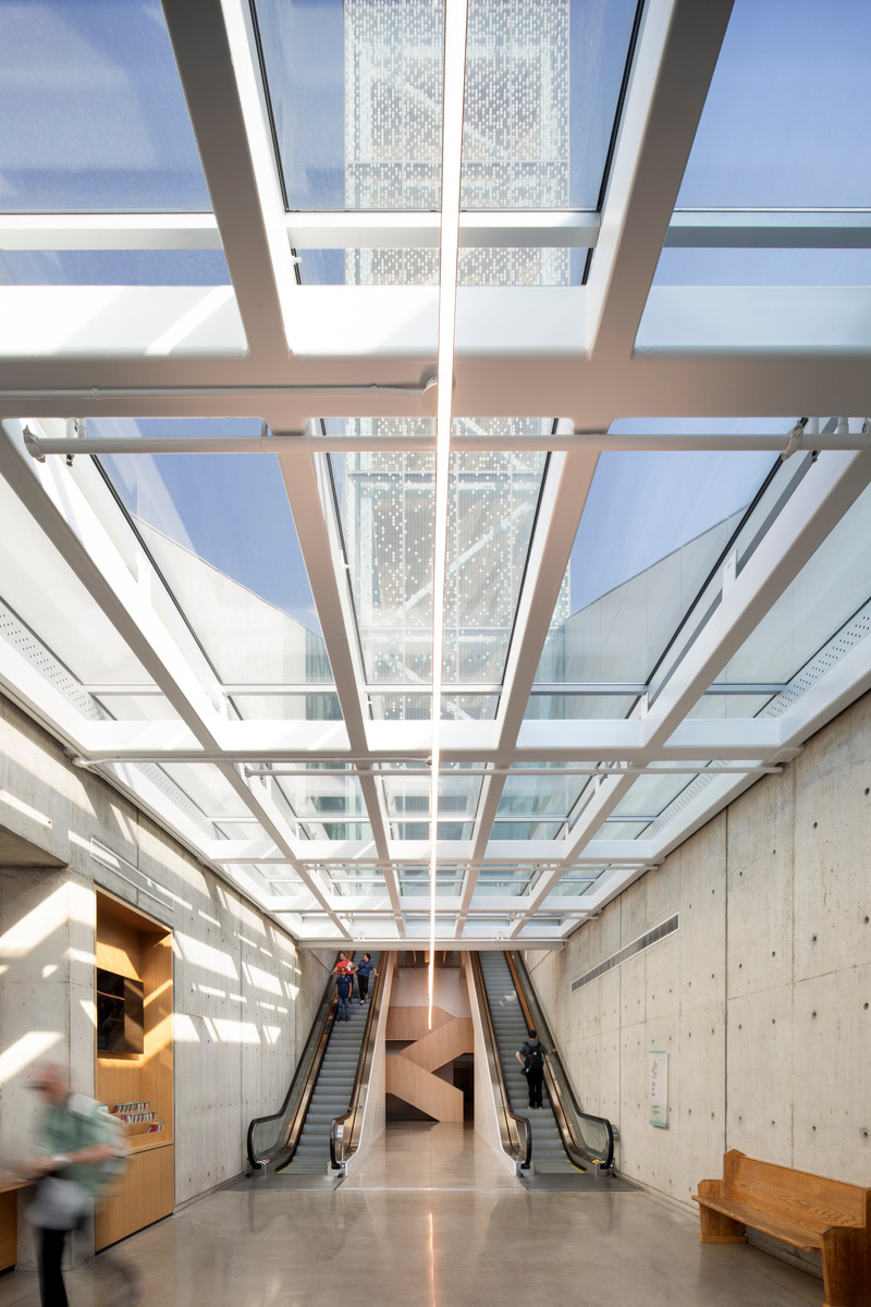 Dossier de presse | 865-63 - Communiqué de presse | Nouveau pavillon d’accueil de l’Oratoire Saint-Joseph : un ajout contemporain à l'un des sites culturels les plus fréquentés de Montréal - Lemay - Architecture institutionnelle - Crédit photo : Adrien Williams