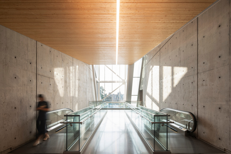 Dossier de presse | 865-63 - Communiqué de presse | Nouveau pavillon d’accueil de l’Oratoire Saint-Joseph : un ajout contemporain à l'un des sites culturels les plus fréquentés de Montréal - Lemay - Architecture institutionnelle - Crédit photo : Adrien Williams
