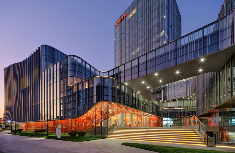 Press kit | 5714-05 - Press release | Aimer Suzhou Headquarters - Crossboundaries - Commercial Architecture - South Entrance into inner landscape - Photo credit: YANG Chaoying