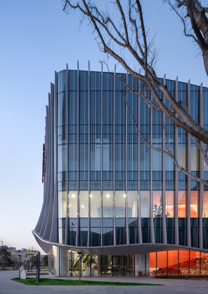 Press kit | 5714-05 - Press release | Aimer Suzhou Headquarters - Crossboundaries - Commercial Architecture - Main entrance to retail area - Photo credit: Shan-jian images