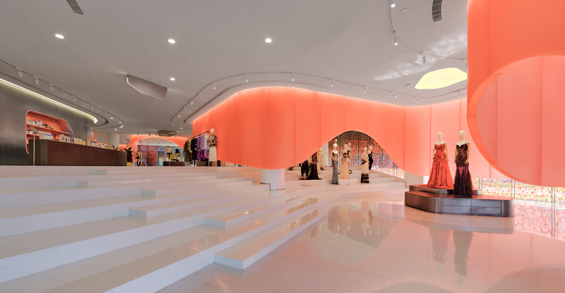 Press kit | 5714-05 - Press release | Aimer Suzhou Headquarters - Crossboundaries - Commercial Architecture - Weaving ribbon connecting the retail area - Photo credit: YANG Chaoying