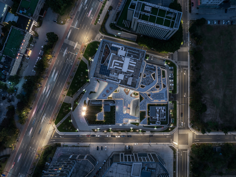 Press kit | 5714-05 - Press release | Aimer Suzhou Headquarters - Crossboundaries - Commercial Architecture -  Bird 's-eye view of complex - Photo credit: Shan-jian images