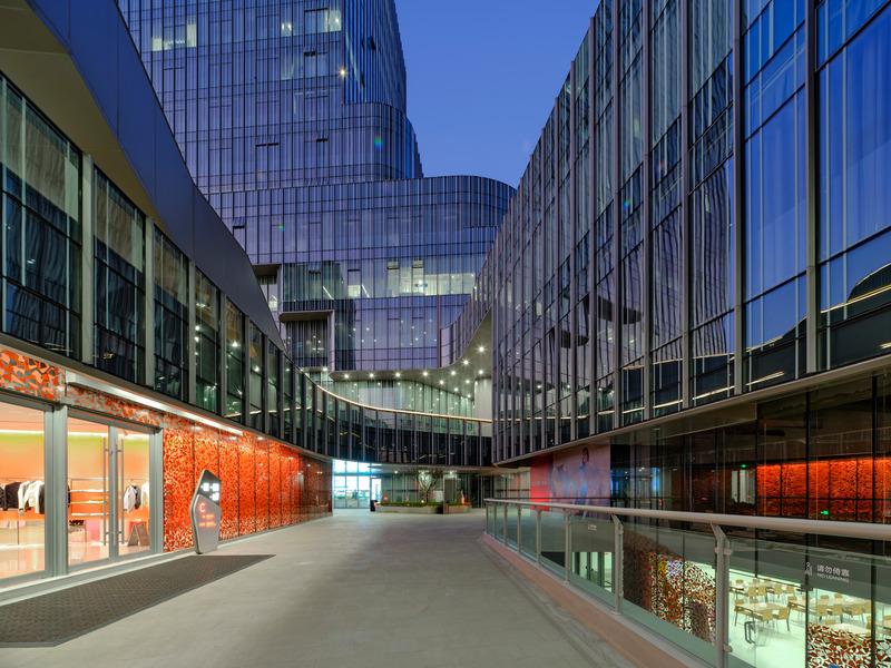 Press kit | 5714-05 - Press release | Aimer Suzhou Headquarters - Crossboundaries - Commercial Architecture -   Inner landscape with entrance to retail area  - Photo credit:  YANG Chaoying 