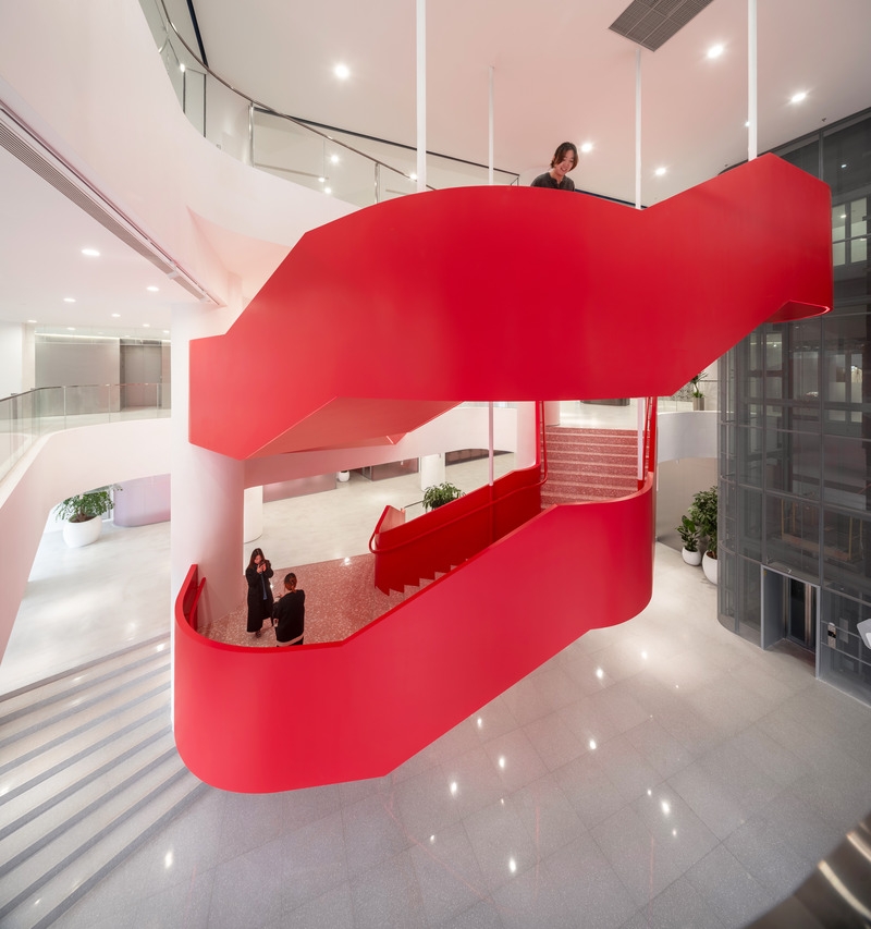 Press kit | 5714-05 - Press release | Aimer Suzhou Headquarters - Crossboundaries - Commercial Architecture -  Hanging entrance staircase  - Photo credit: Shan-jian images