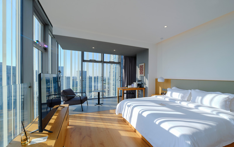 Press kit | 5714-05 - Press release | Aimer Suzhou Headquarters - Crossboundaries - Commercial Architecture -  Hotel room at corner of tower - Photo credit: YANG Chaoying