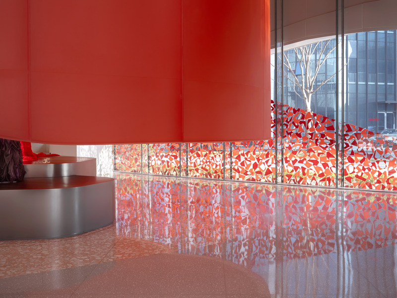 Press kit | 5714-05 - Press release | Aimer Suzhou Headquarters - Crossboundaries - Commercial Architecture - Printed pattern at glass on lower levels - Photo credit: Shan-jian images