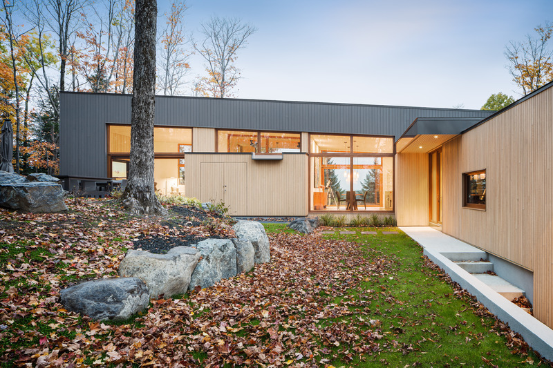 Press kit | 1572-06 - Press release | The Hauts-Bois House - Thellend Fortin Architectes - Residential Architecture - Photo credit: Charles Lanteigne